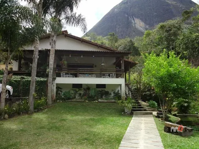 Casa com 2100m² 3 quartos e 1 banheiro, à venda, no bairro Araras em Petrópolis