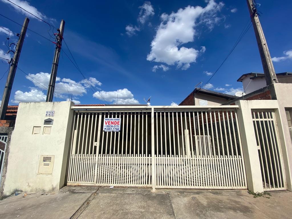 Casa à venda com 3 quartos, 300m² - Foto 1