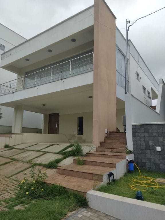 Casa à venda e aluguel com 3 quartos, 168m² - Foto 1