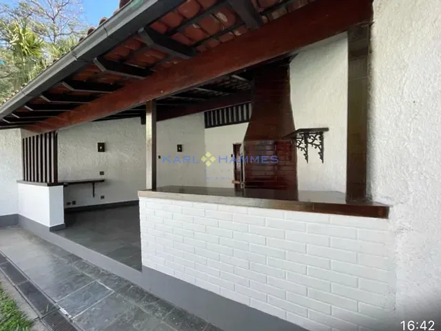 Casa 3 quartos e 2 banheiros, à venda, no bairro Itamaraty em Petrópolis