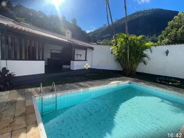 Casa 3 quartos e 2 banheiros, à venda, no bairro Itamaraty em Petrópolis