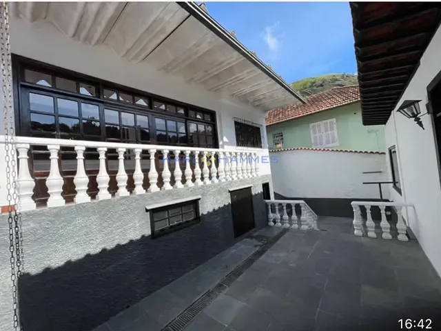 Casa 3 quartos e 2 banheiros, à venda, no bairro Itamaraty em Petrópolis