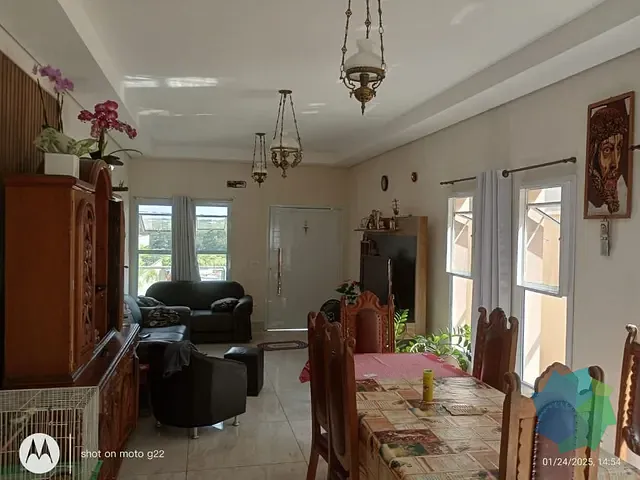 Casa com 400m² 4 quartos e 3 banheiros, à venda, no bairro Jardim Celani em Salto
