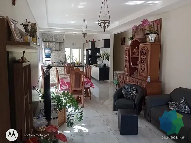 Casa com 400m² 4 quartos e 3 banheiros, à venda, no bairro Jardim Celani em Salto