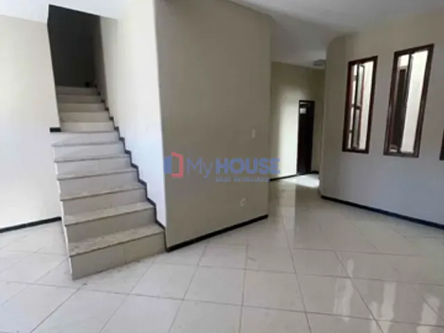 Casa com 190m² 4 quartos e 3 banheiros, à venda, no bairro Hernani Sá em Ilhéus