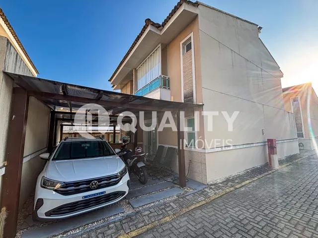 Casa 2 quartos e 3 banheiros, à venda, no bairro Barroso em Fortaleza