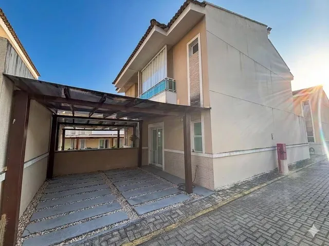 Casa 2 quartos e 3 banheiros, à venda, no bairro Barroso em Fortaleza