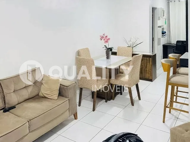Casa 2 quartos e 3 banheiros, à venda, no bairro Barroso em Fortaleza