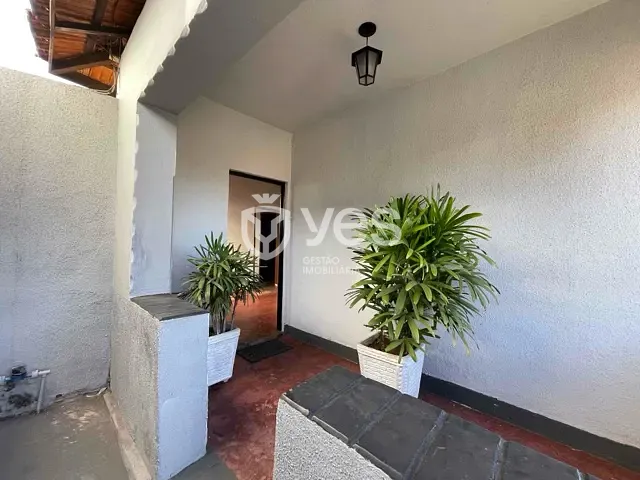 Casa com 410m² 4 quartos e 1 banheiro, à venda, no bairro Centro em Araxá