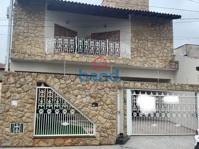 Casa com 250m² 4 quartos e 3 banheiros, à venda, no bairro Jardim Santa Rosa em Porto Feliz