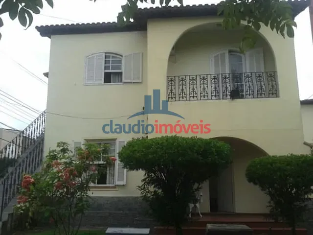 Casa com 303m² 7 quartos e 3 banheiros, à venda, no bairro Vila Santa Cecilia em Volta Redonda