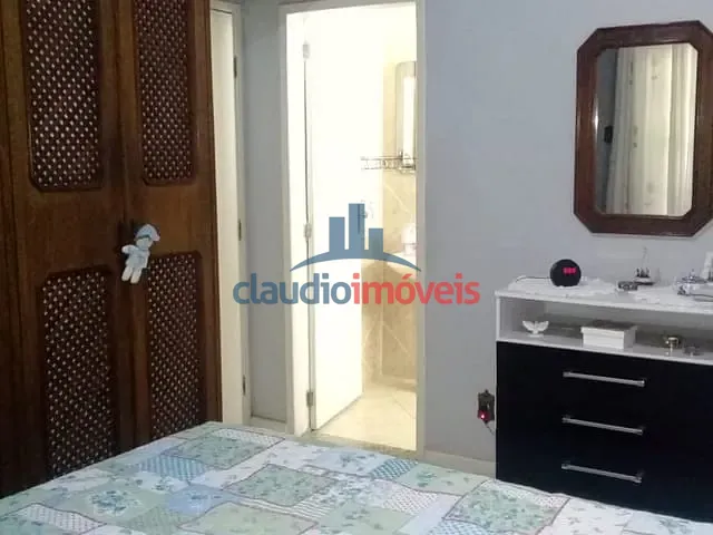 Casa com 303m² 7 quartos e 3 banheiros, à venda, no bairro Vila Santa Cecilia em Volta Redonda