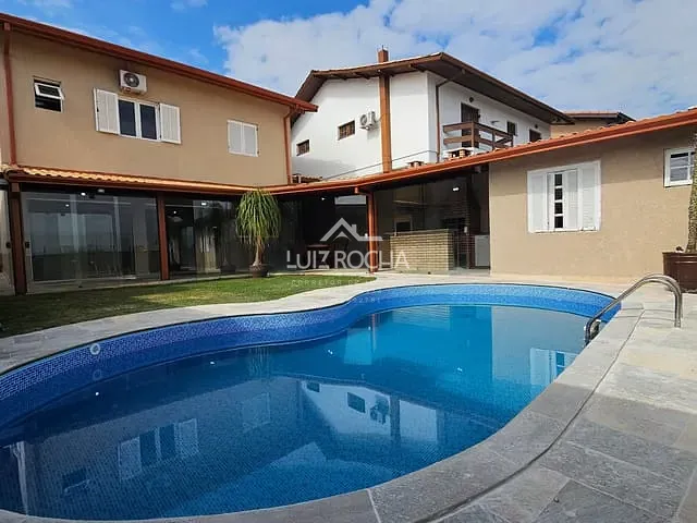 Casa com 361m² 4 quartos e 4 banheiros, à venda, no bairro São Paulo II em Cotia