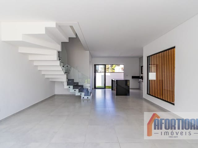 Casa com 128m² 3 quartos e 2 banheiros, à venda, no bairro Santa Cândida em Curitiba