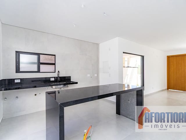Casa com 128m² 3 quartos e 2 banheiros, à venda, no bairro Santa Cândida em Curitiba