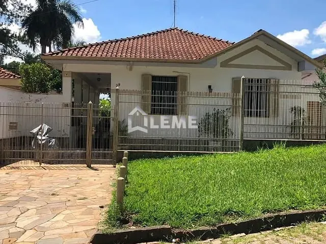 Casa 4 quartos e 2 banheiros, à venda, no bairro Centro em Mococa
