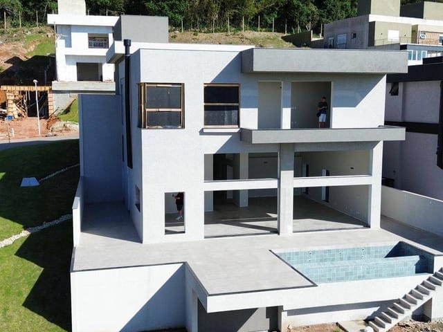 Casa 4 quartos e 6 banheiros, à venda, no bairro Vargem do Bom Jesus em Florianópolis