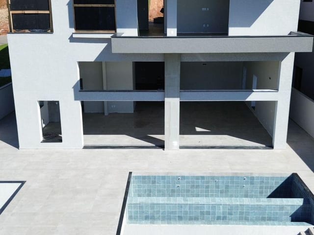 Casa 4 quartos e 6 banheiros, à venda, no bairro Vargem do Bom Jesus em Florianópolis
