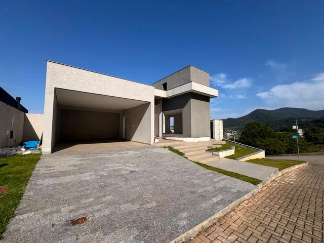 Casa 4 quartos e 6 banheiros, à venda, no bairro Ingleses do Rio Vermelho em Florianópolis