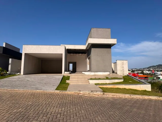 Casa 4 quartos e 6 banheiros, à venda, no bairro Ingleses do Rio Vermelho em Florianópolis