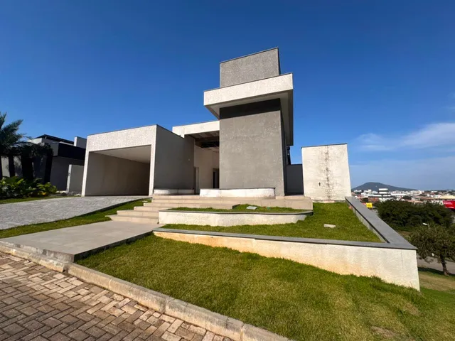 Casa 4 quartos e 6 banheiros, à venda, no bairro Ingleses do Rio Vermelho em Florianópolis