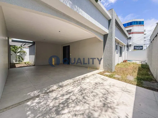 Casa com 360m² 4 quartos e 3 banheiros, à venda, no bairro Amadeu Furtado em Fortaleza