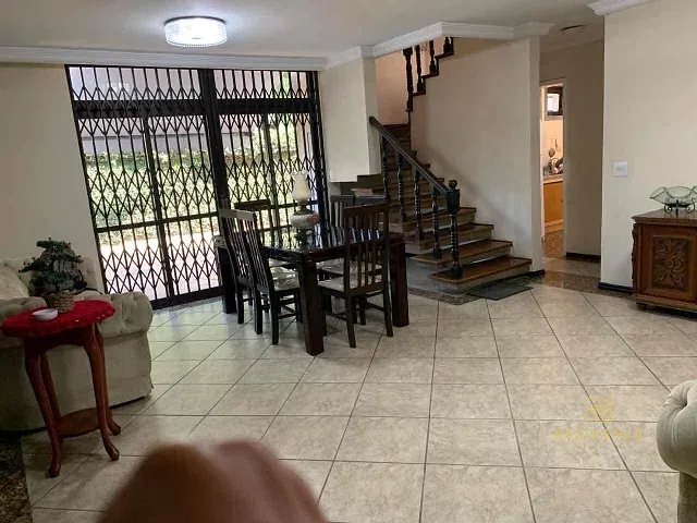 Casa com 221m² 4 quartos e 3 banheiros, à venda, no bairro Vila Santa Cecília em Volta Redonda