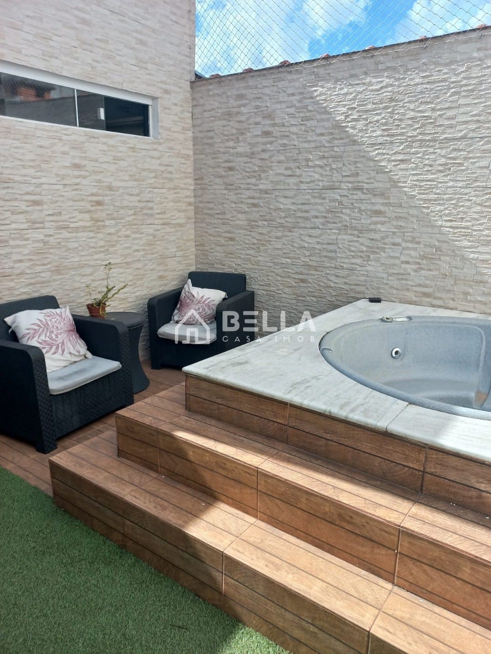 Casa à venda com 2 quartos, 90m² - Foto 1