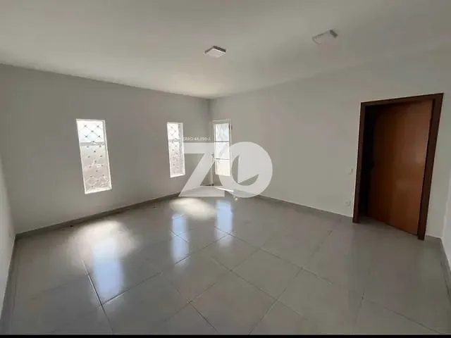 Casa com 300m² 2 quartos e 1 banheiro, à venda, no bairro Jardim Ferraz em Bauru