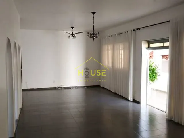 Casa com 837m² 4 quartos e 3 banheiros, à venda, no bairro São João em Votuporanga