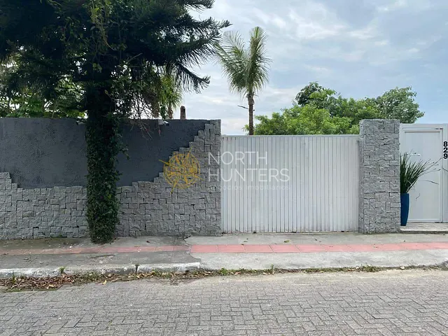 Casa com 470m² 5 quartos e 3 banheiros, à venda, no bairro Sambaqui em Florianópolis