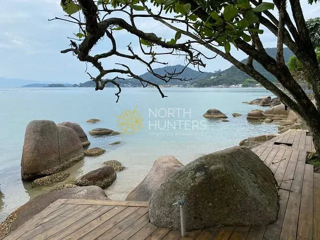 Casa com 470m² 5 quartos e 3 banheiros, à venda, no bairro Sambaqui em Florianópolis