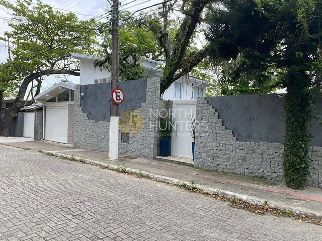 Casa com 470m² 5 quartos e 3 banheiros, à venda, no bairro Sambaqui em Florianópolis