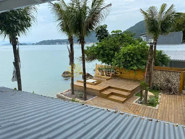 Casa com 470m² 5 quartos e 3 banheiros, à venda, no bairro Sambaqui em Florianópolis