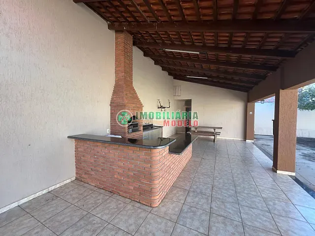 Casa 4 quartos e 1 banheiro, à venda, no bairro Centro em Canarana