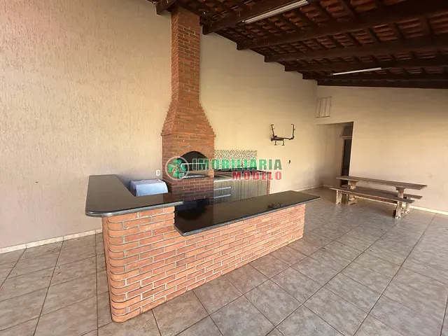Casa 4 quartos e 1 banheiro, à venda, no bairro Centro em Canarana