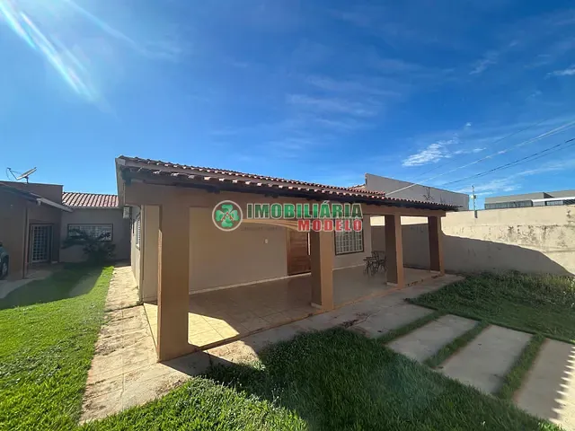 Casa 4 quartos e 1 banheiro, à venda, no bairro Centro em Canarana