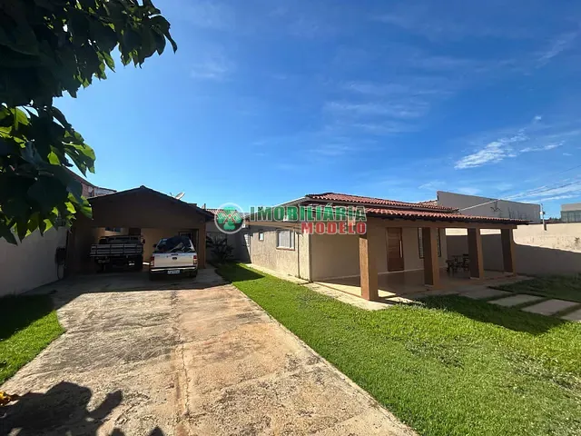 Casa 4 quartos e 1 banheiro, à venda, no bairro Centro em Canarana