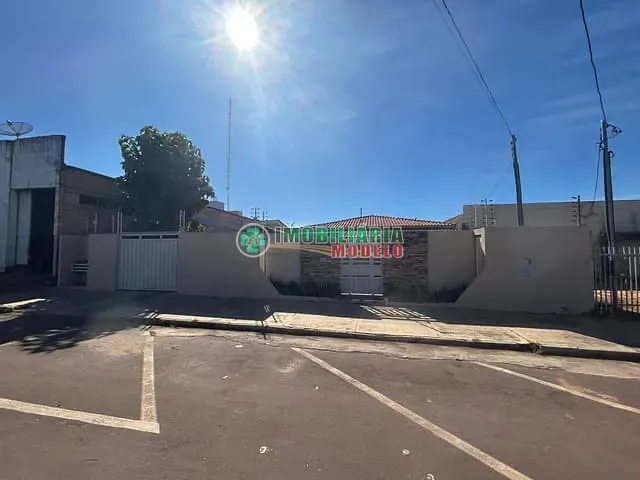 Casa 4 quartos e 1 banheiro, à venda, no bairro Centro em Canarana