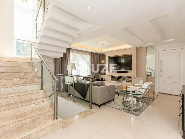 Casa com 257m² 3 quartos e 4 banheiros, à venda, no bairro Mercês em Curitiba