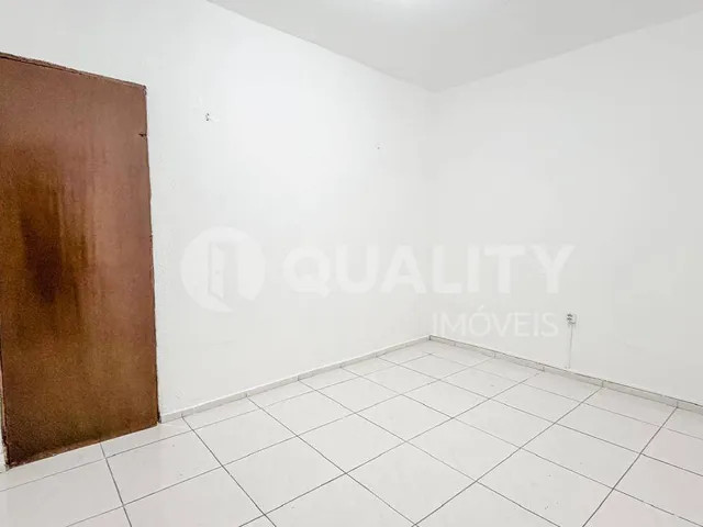 Casa 3 quartos e 2 banheiros, para alugar, no bairro Monte Castelo em Fortaleza