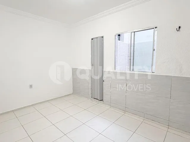 Casa 3 quartos e 2 banheiros, para alugar, no bairro Monte Castelo em Fortaleza