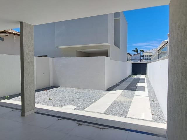 Casa 3 quartos e 4 banheiros, à venda, no bairro Costazul em Rio das Ostras