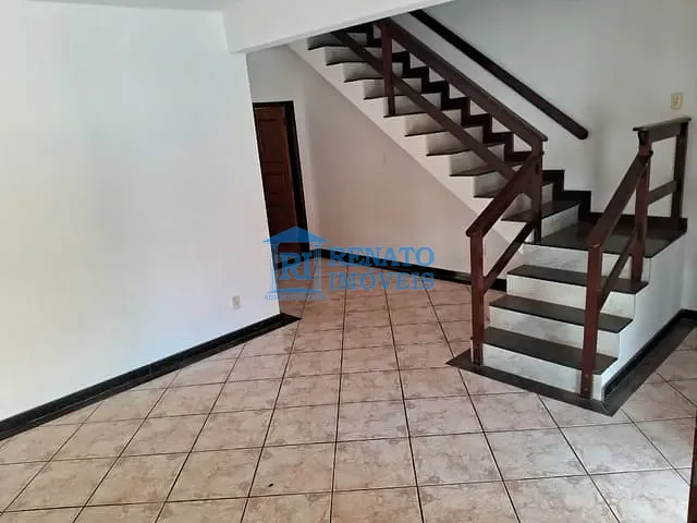 Casa 2 quartos e 4 banheiros, para alugar, no bairro Centro em Maricá