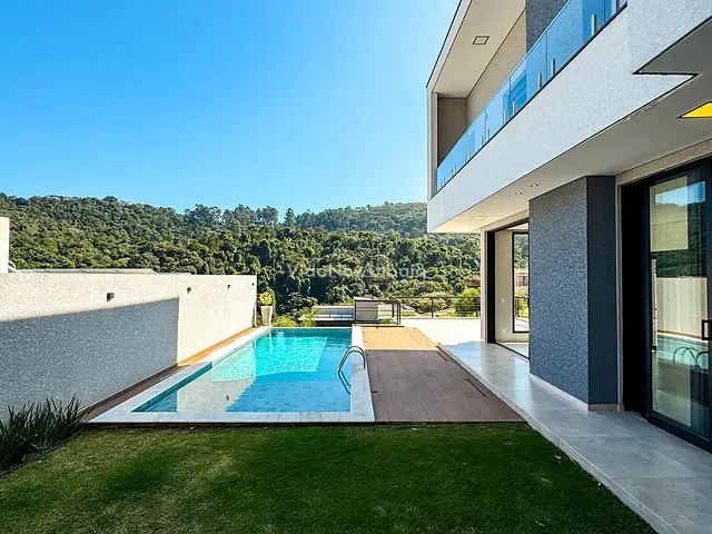 Casa com 600m² 2 quartos e 3 banheiros, à venda, no bairro Condominio Quintas da Boa Vista em Atibaia