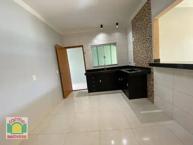 Casa 3 quartos e 2 banheiros, à venda, no bairro Residencial Veneza em Anápolis