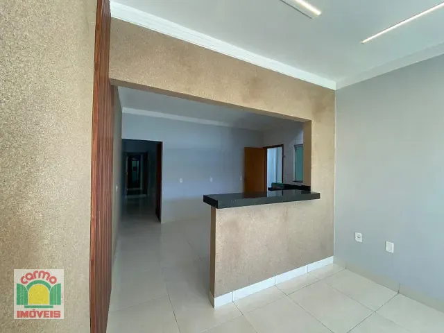 Casa 3 quartos e 2 banheiros, à venda, no bairro Residencial Veneza em Anápolis