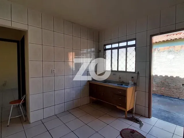 Casa com 180m² 2 quartos e 1 banheiro, à venda, no bairro Parque Santa Edwiges em Bauru