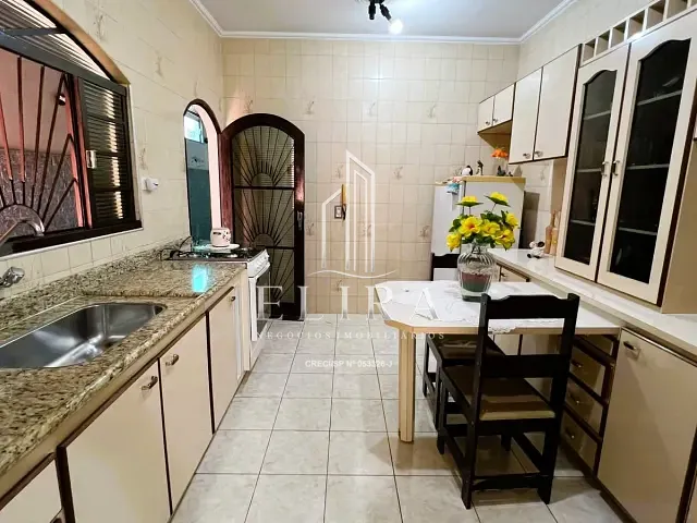 Casa com 300m² 3 quartos e 3 banheiros, à venda, no bairro Vila Bertini em Americana