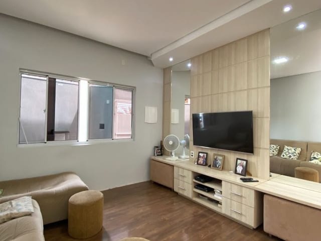 Casa com 202m² 3 quartos e 1 banheiro, à venda, no bairro Loteamento Residencial Jardim Esperança em Americana